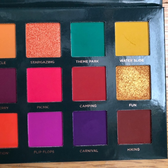 Ace Beauté "Nostalgia" eyeshadow palette - Picture 4 of 4
